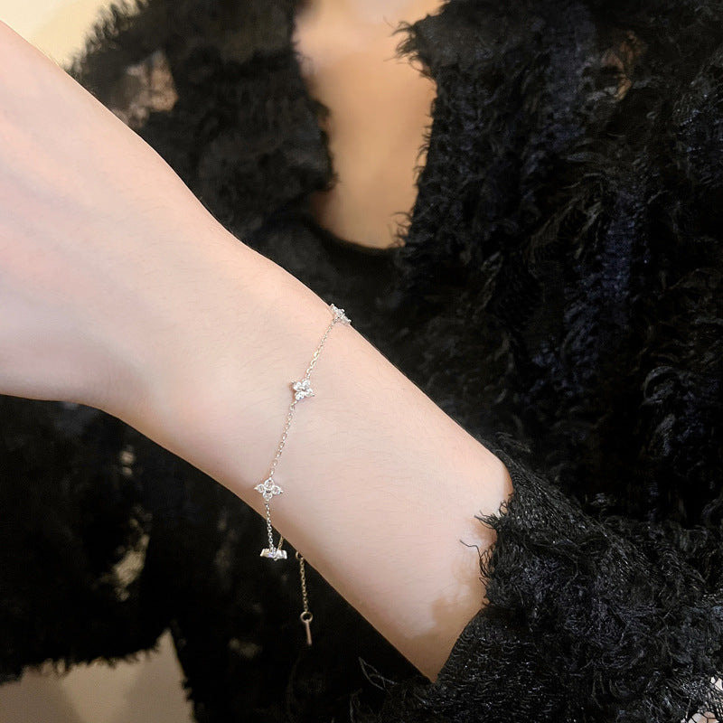 Gypsophila Four Leaf Clover Bracelet
