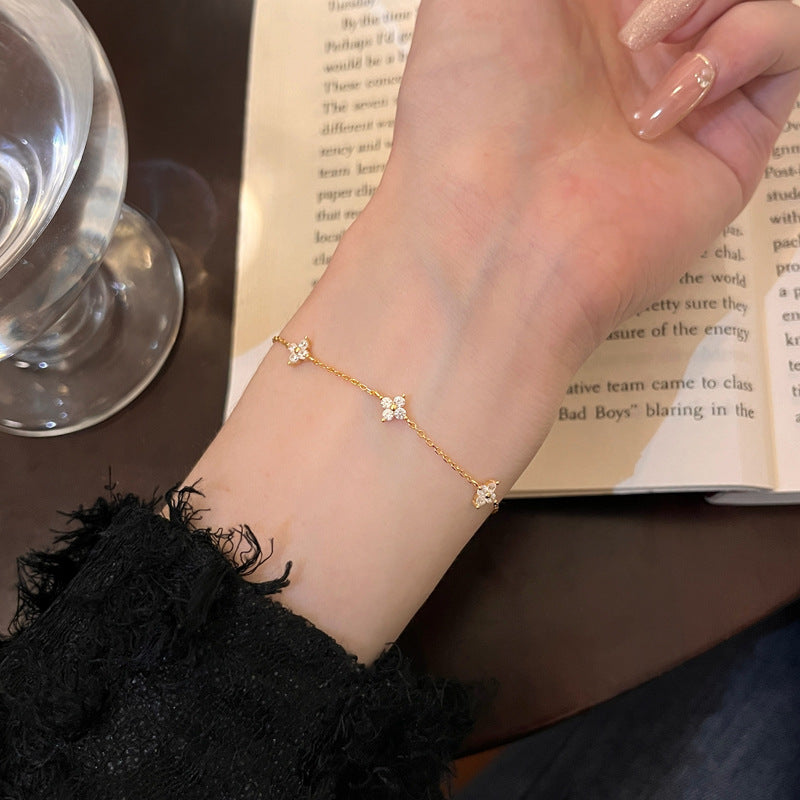 Gypsophila Four Leaf Clover Bracelet
